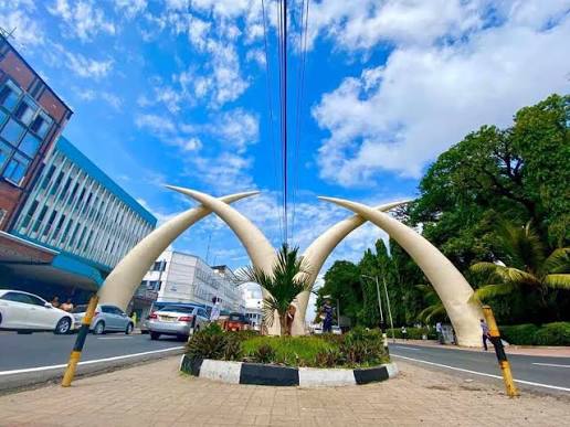 Mapembeni (Mombasa Tusks), Moi Avenue, Mombasa